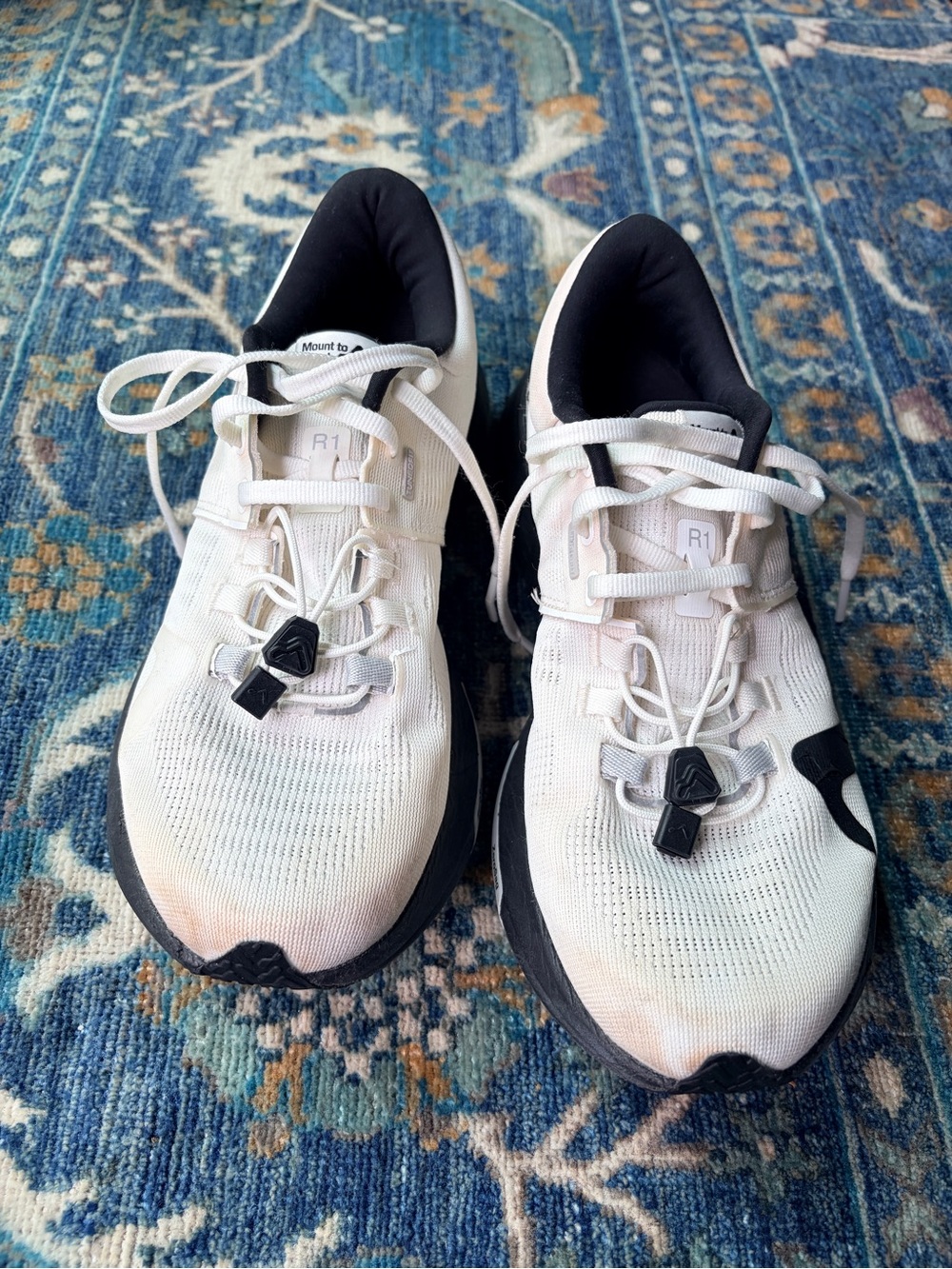 Mount to Coast Women's White Athletic Sneakers with Black Size 7.5